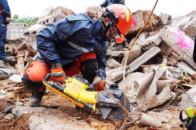 救援“大片”正在上演，湖南长沙消防举办地震救援实战演练(组图)
