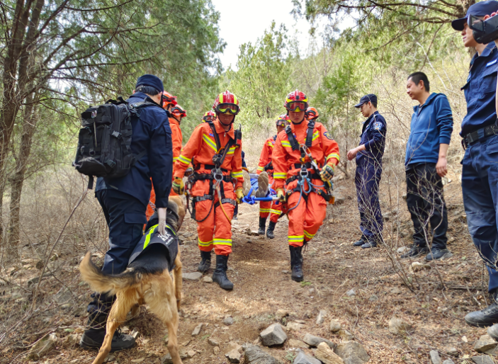 北京市怀柔区组织多部门开展山岳救援应急联合演练