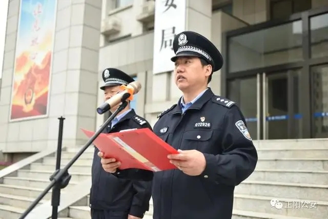 河南正阳县公安局举行警用车辆发放仪式(组图)