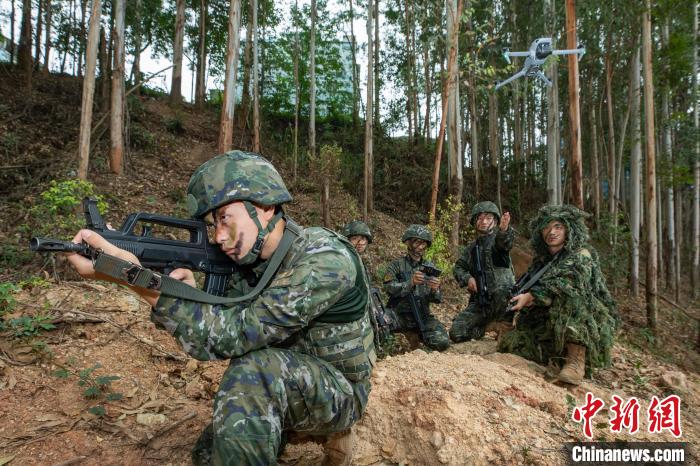 广西武警官兵立夏时节练兵忙(组图)