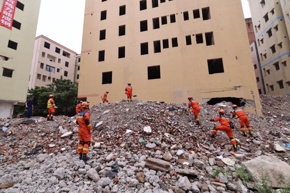 广东广州消防组织开展地震灾害救援实战拉动演练(组图)