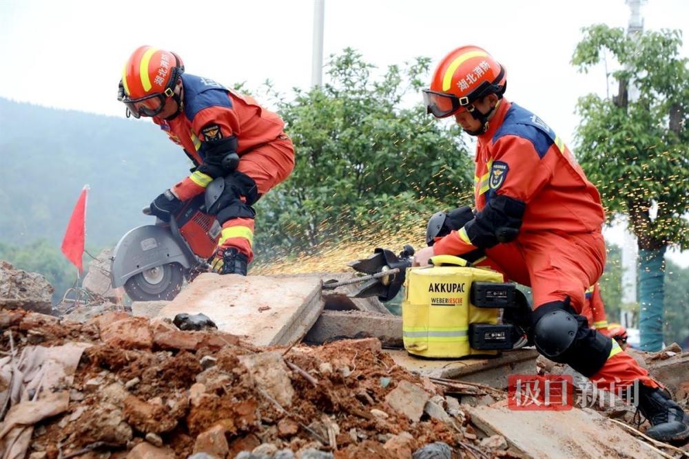 湖北省武汉市东湖高新区举办地震应急综合演练，00后大学生首次参演，无人机、功勋犬显神威(组图)