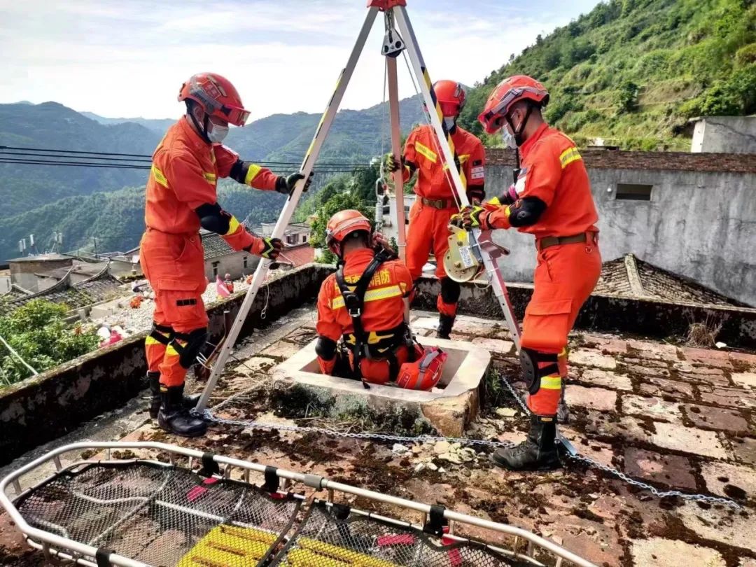 福建厦门举行防震减灾应急综合演练(组图)