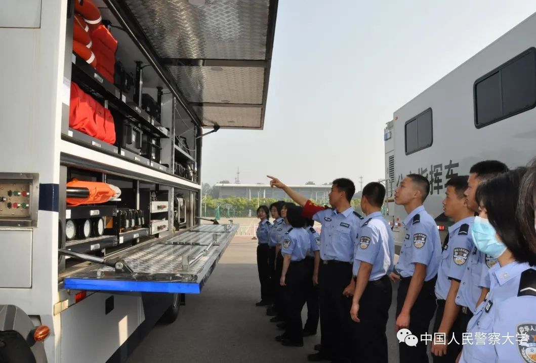 警察大学成功举办首届警用装备展览会(组图)