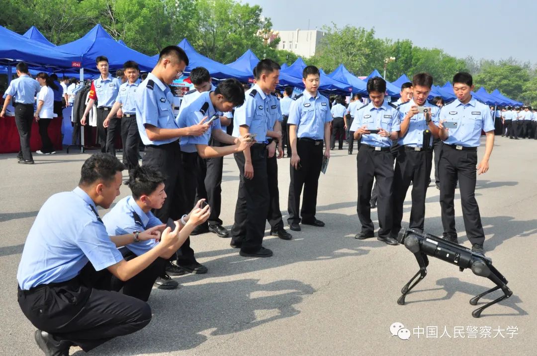 警察大学成功举办首届警用装备展览会(组图)