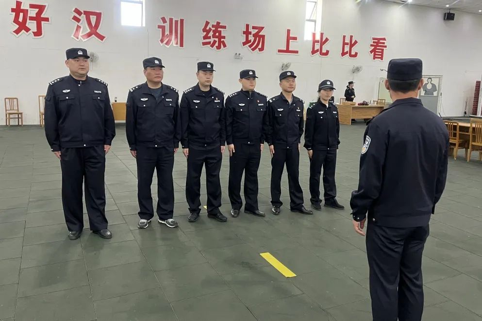 江苏兴化市法警大队开展警用手枪规范操作和实弹射击专项训练(组图)