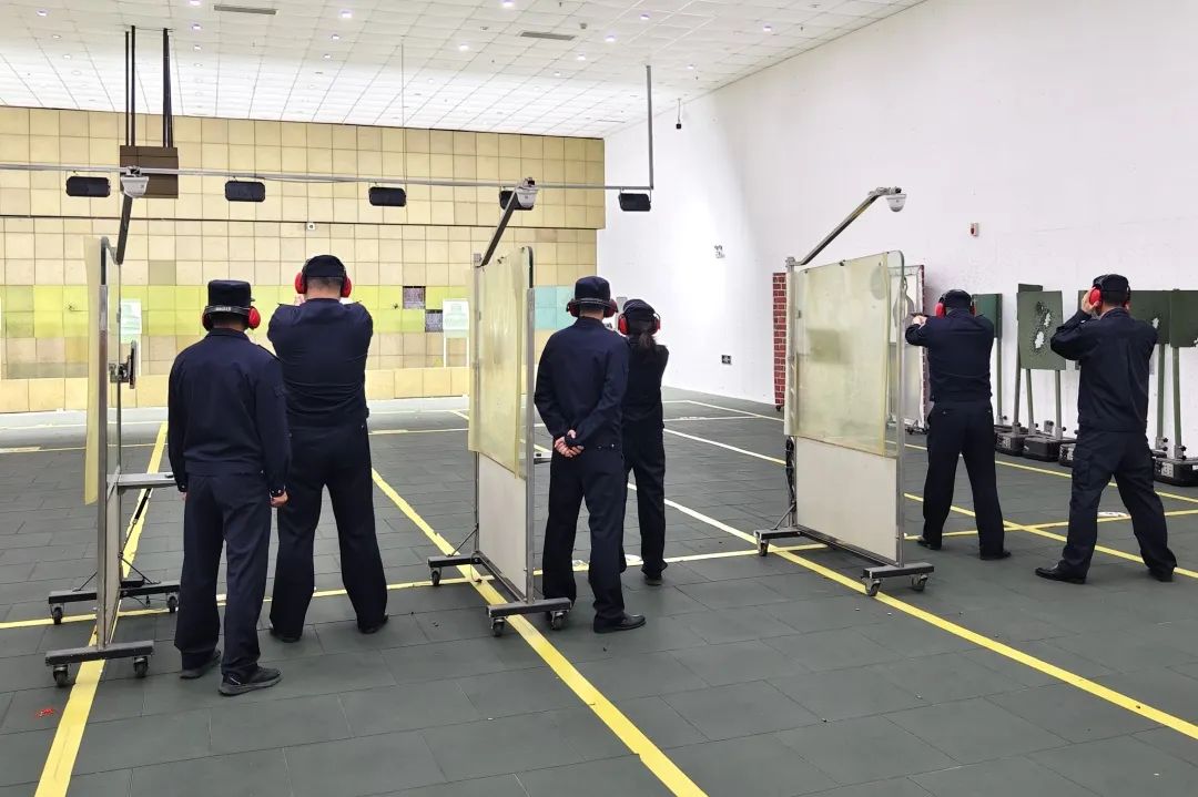 江苏兴化市法警大队开展警用手枪规范操作和实弹射击专项训练(组图)