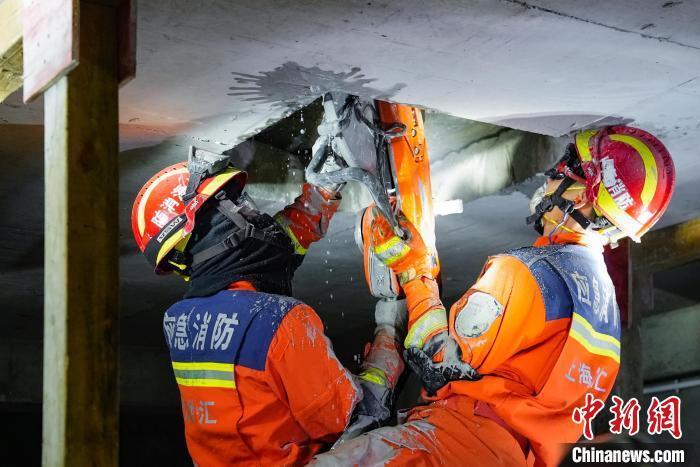 建筑倒塌损毁、人员被困……上海消防举行地震救援演练(组图)