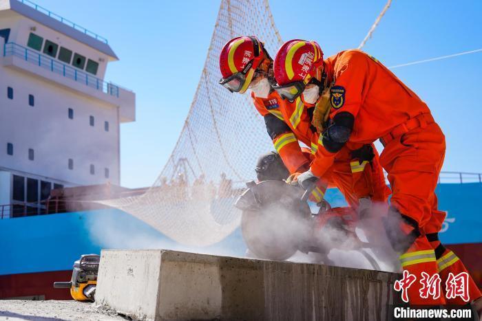 建筑倒塌损毁、人员被困……上海消防举行地震救援演练(组图)