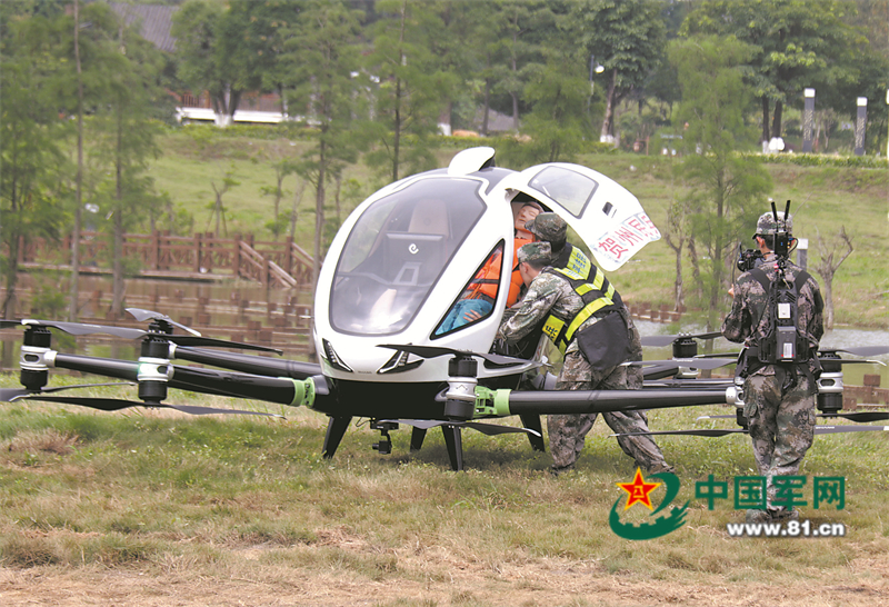 广西贺州市军地组织抗洪抢险实战化演练锤炼救援硬功(图)