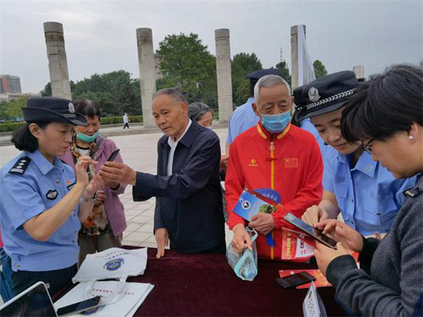 山东济宁公安举办科技活动周 多款炫酷警用“黑科技”集中亮相(组图)