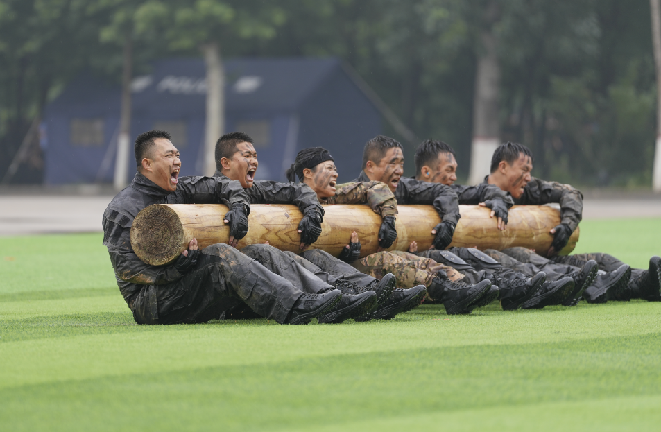 超燃瞬间！直击河北石家庄公安特警“雄风—2023”实战演练现场(组图)