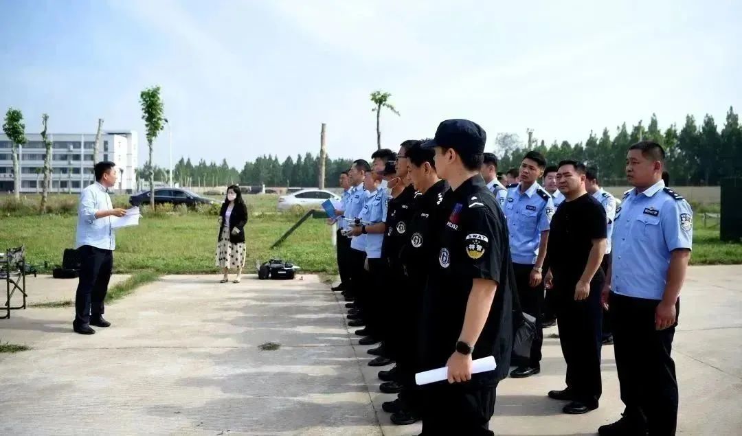 空中“格斗”！山东聊城警用无人机大比武(组图)