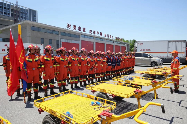 上海市消防救援总队开展地震灾害救援实战拉动演练(组图)