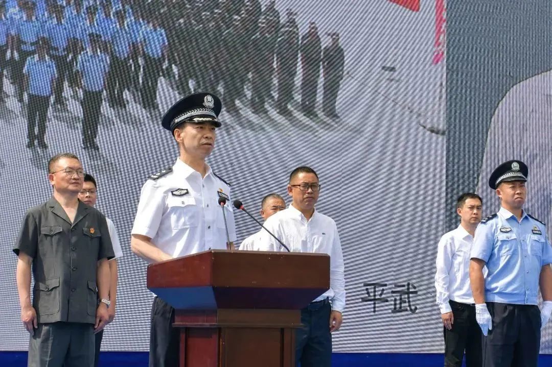 四川绵阳公安举行防汛抢险救援演练暨“万人大巡防”启动仪式(组图)