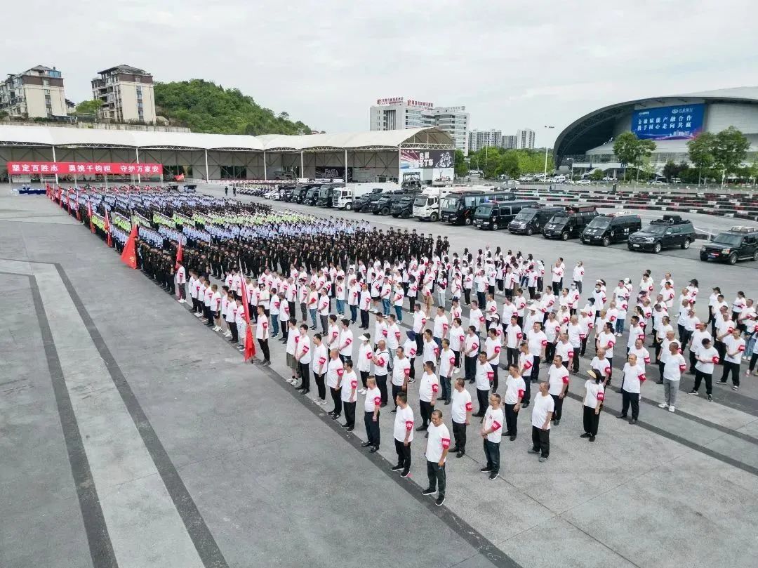 四川绵阳公安举行防汛抢险救援演练暨“万人大巡防”启动仪式(组图)