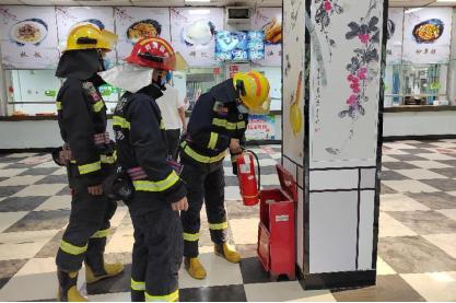 新疆消防救援队伍对高考考点进行消防安全检查(组图)
