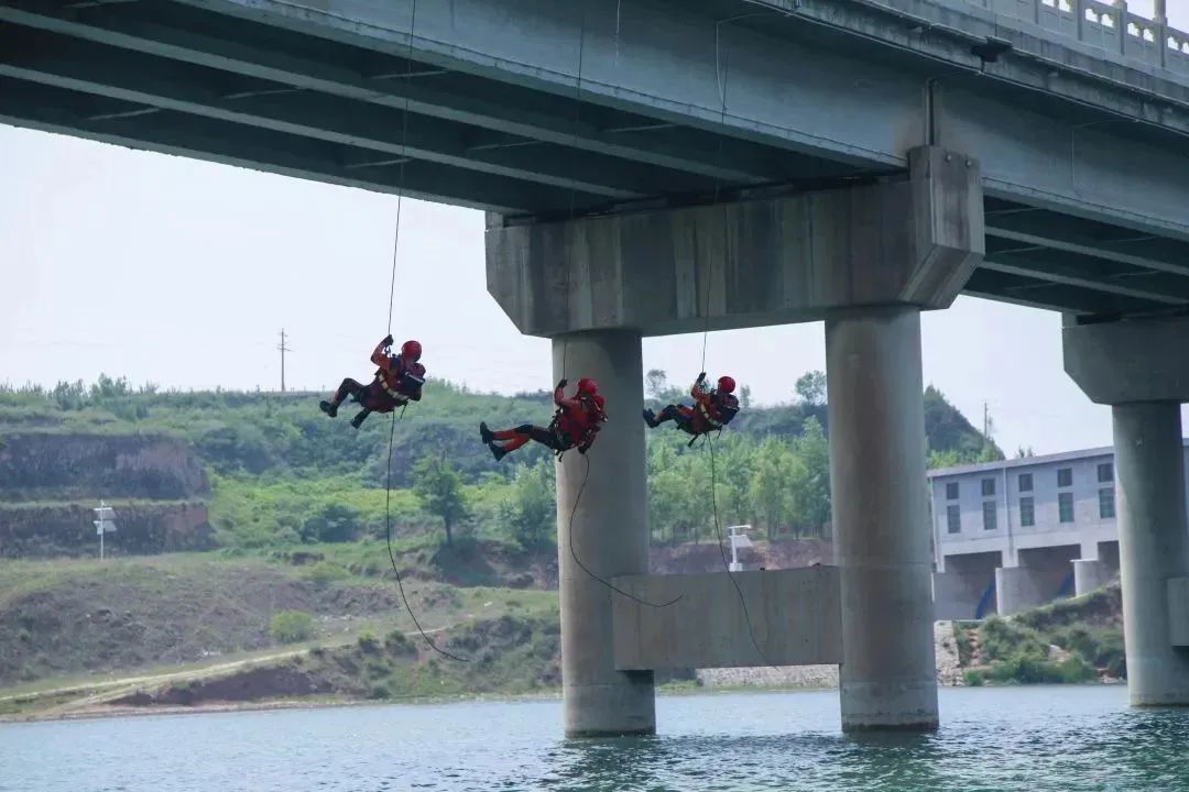 山西省晋中市消防救援支队开展防汛抗灾水域救援实战演练(组图)