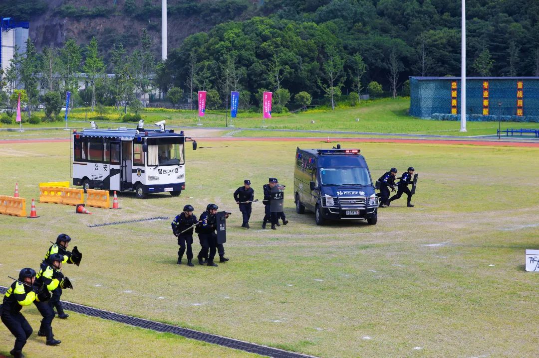 强实战 砺精兵！浙江省杭州市萧山区举行亚运安保倒计时100天警务实战演练活动(组图)