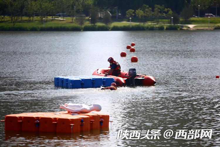 不惧酷暑对标实战！陕西省西安市举办防汛应急救援技能比武(组图)