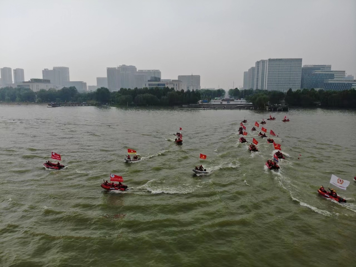 锻造水上应急“尖刀”！ 河南首届社会应急力量水域救援大比武圆满举行(组图)