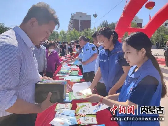 内蒙古包头市消防救援支队开展夏季消防安全宣传活动(组图)