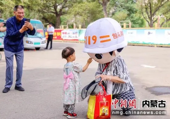 内蒙古包头市消防救援支队开展夏季消防安全宣传活动(组图)