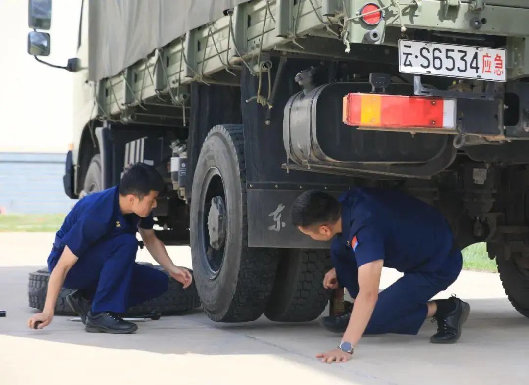 星火迸发 亮剑争锋：云南昆明航空救援支队保障综合技能比武开赛！ (组图)