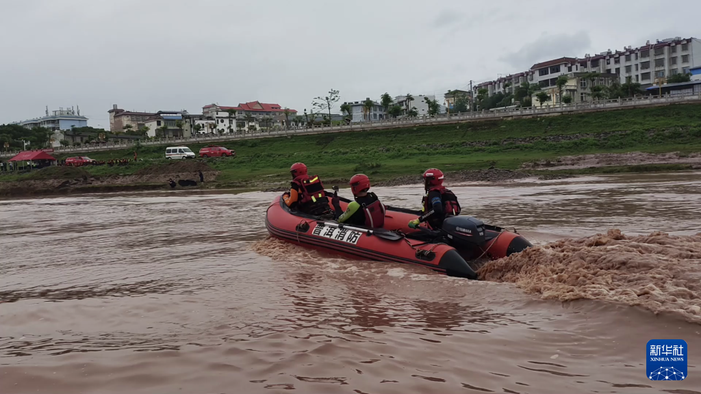 云南普洱举行水域应急救援演练 提升应急救援能力
