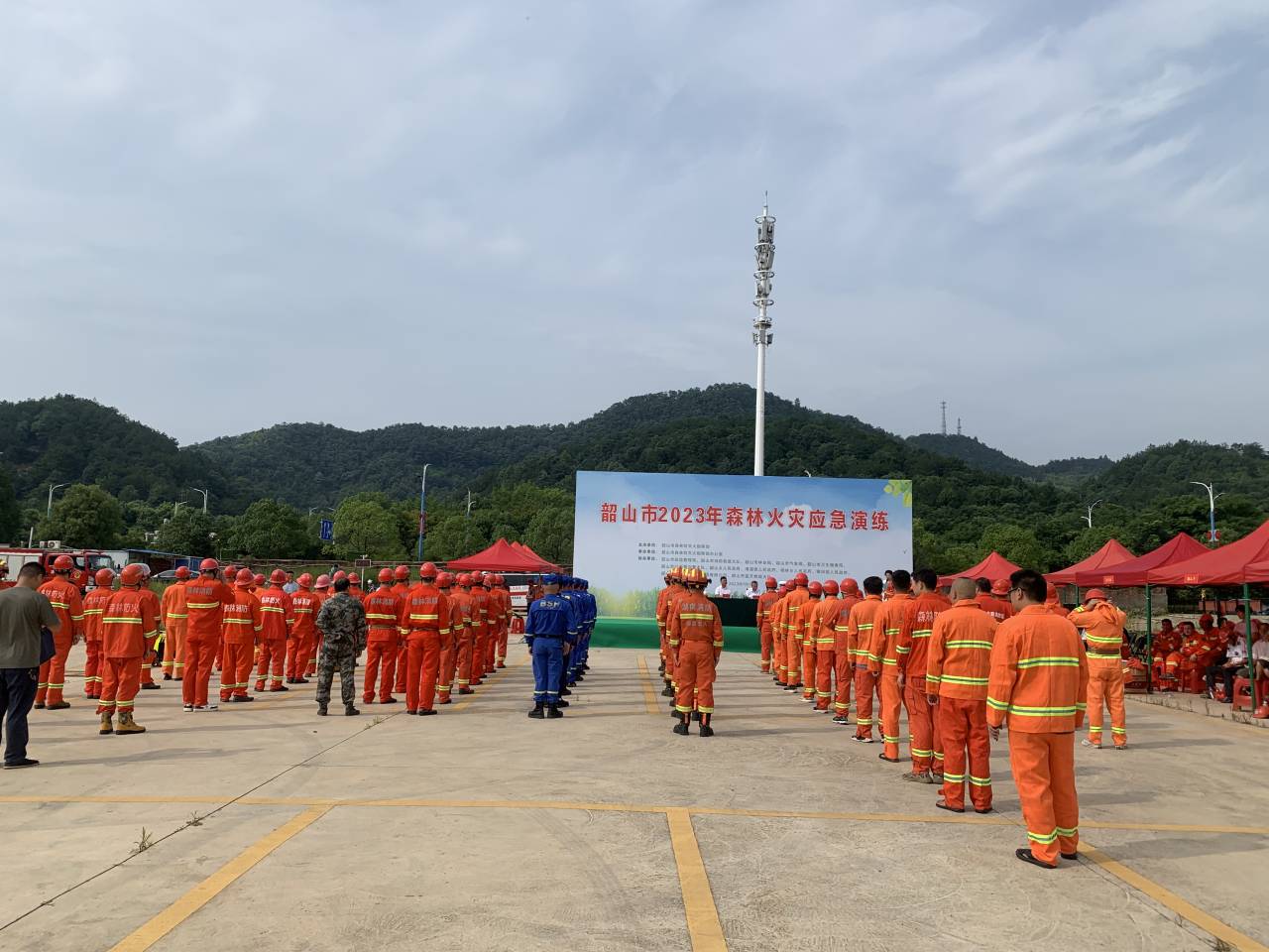 湖南省韶山市举行森林火灾应急救援演练(组图)