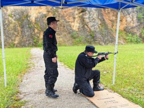 实战强警！贵州六盘水中院法警支队组织开展实弹射击训练(组图)