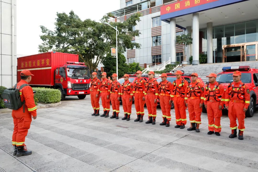 云南普洱消防：开展地震灾害救援实战拉动演练(组图)