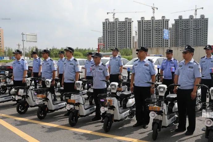 吉林梅河新区（梅河口市）公安局为社区警务民警配发警用电动车(组图)
