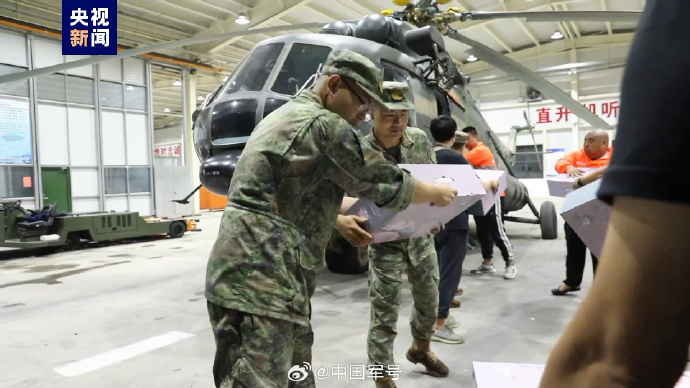 4架陆航直升机赴北京门头沟紧急救援(组图)