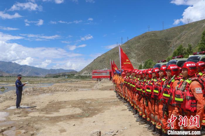 西藏拉萨森林消防开展抗洪抢险实战演练(组图)