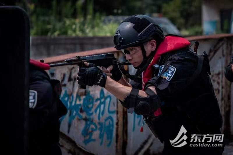 上海闵行特警联合水上治安派出所开展夏季实战大练兵(组图)