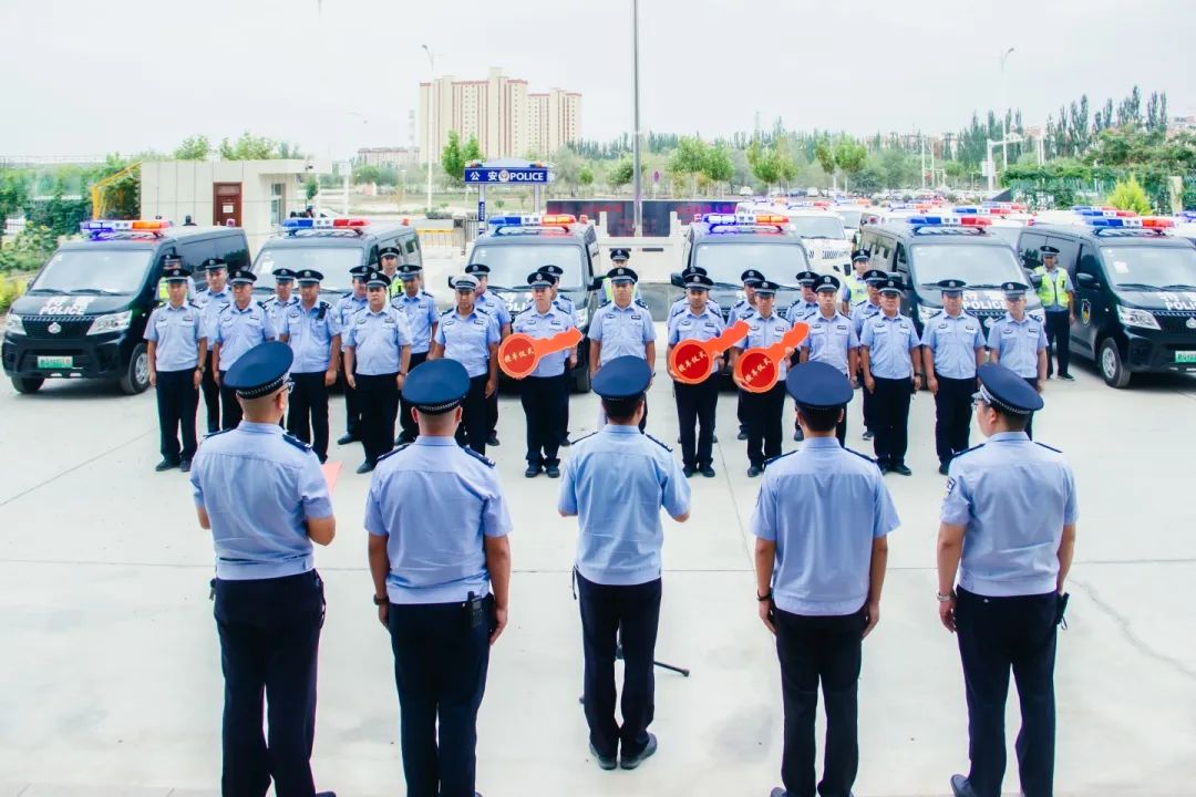 新疆英吉沙县公安局举行执法执勤警用车辆发放仪式(组图)