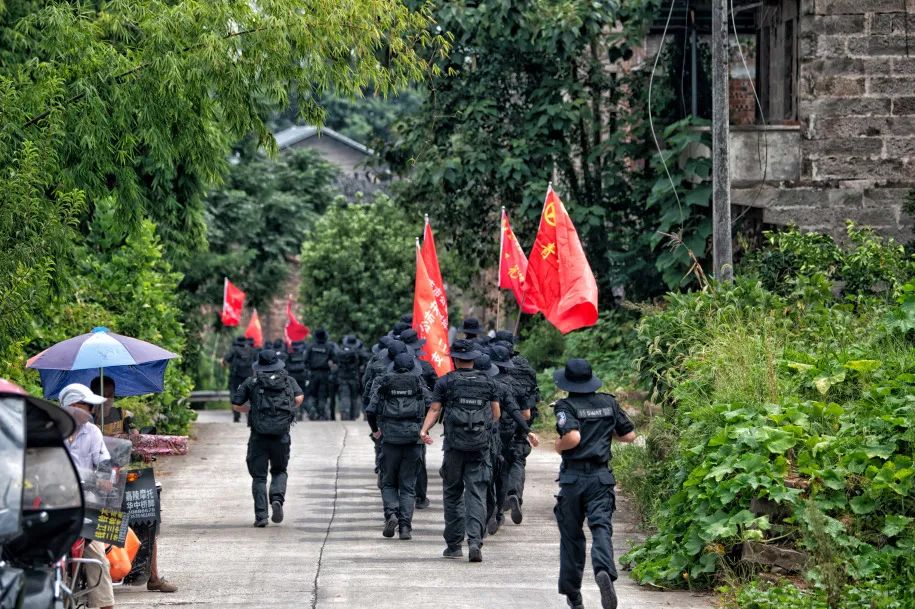 夏季治安打击整治 | 重庆市公安局特警总队开展2023年度水陆两栖专训(组图)