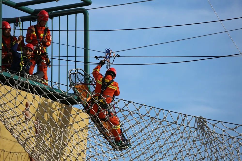 淬火锻钢、决胜高空｜内蒙古呼伦贝尔市森林消防支队绳索救援技术培训队实战化比武对抗锤炼救援硬功(组图)