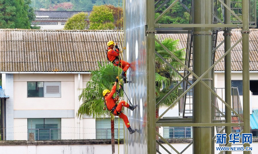 精彩！直击云南丽江森林消防员“水陆空”实战救援训练现场(组图)