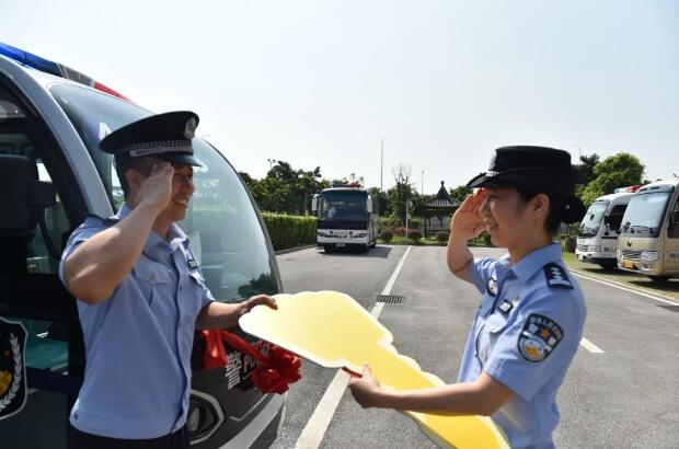广西南宁边检站举行警用装备巡逻车配发仪式(组图)