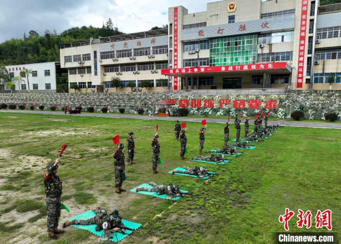 福建武警开展勤训轮换 提升执勤作战能力(组图)