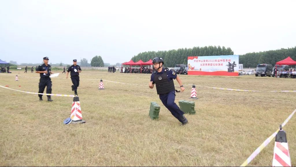 精彩！河南省开封市巡特警开展实战演练(组图)