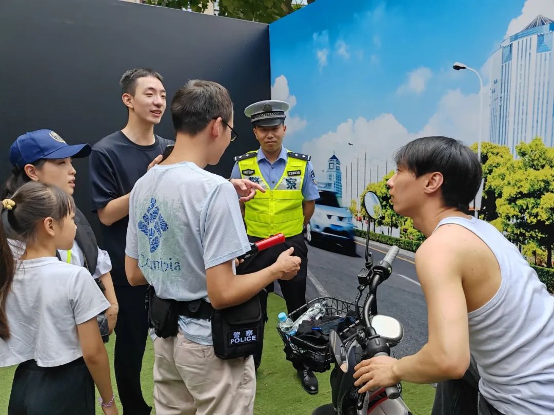 “警”彩纷呈！上海长宁警方举办警营开放日活动(组图)