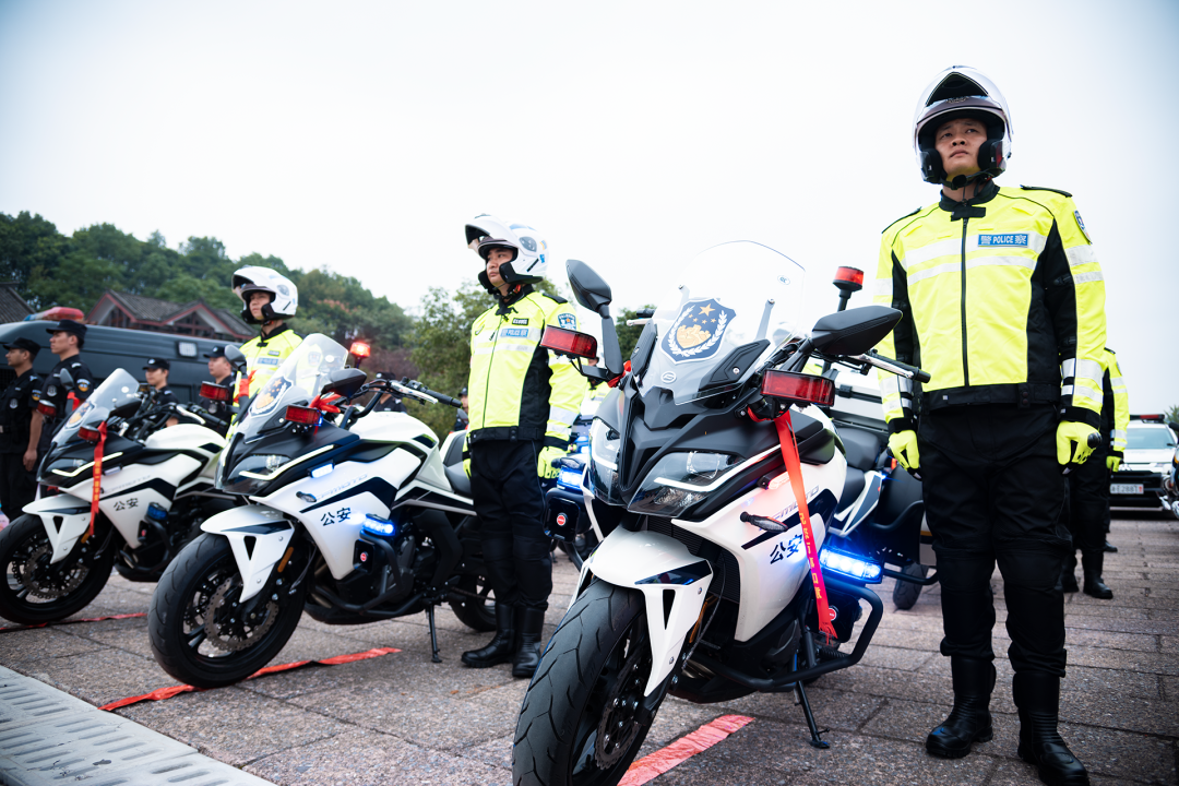 “崀山铁骑”震撼亮相!湖南新宁公安举行交警铁骑警务启动仪式(组图)