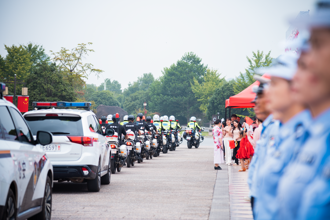“崀山铁骑”震撼亮相!湖南新宁公安举行交警铁骑警务启动仪式(组图)