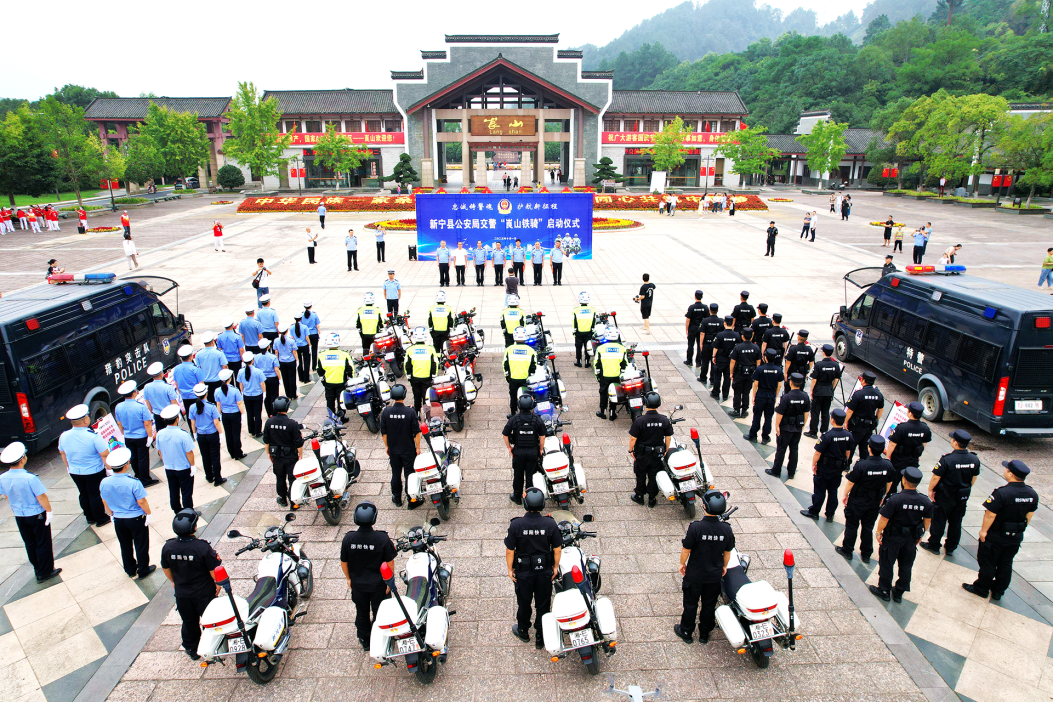 “崀山铁骑”震撼亮相!湖南新宁公安举行交警铁骑警务启动仪式(组图) “崀山铁骑”震撼亮相!湖南新宁公安举行交警铁骑警务启动仪式(组图)
