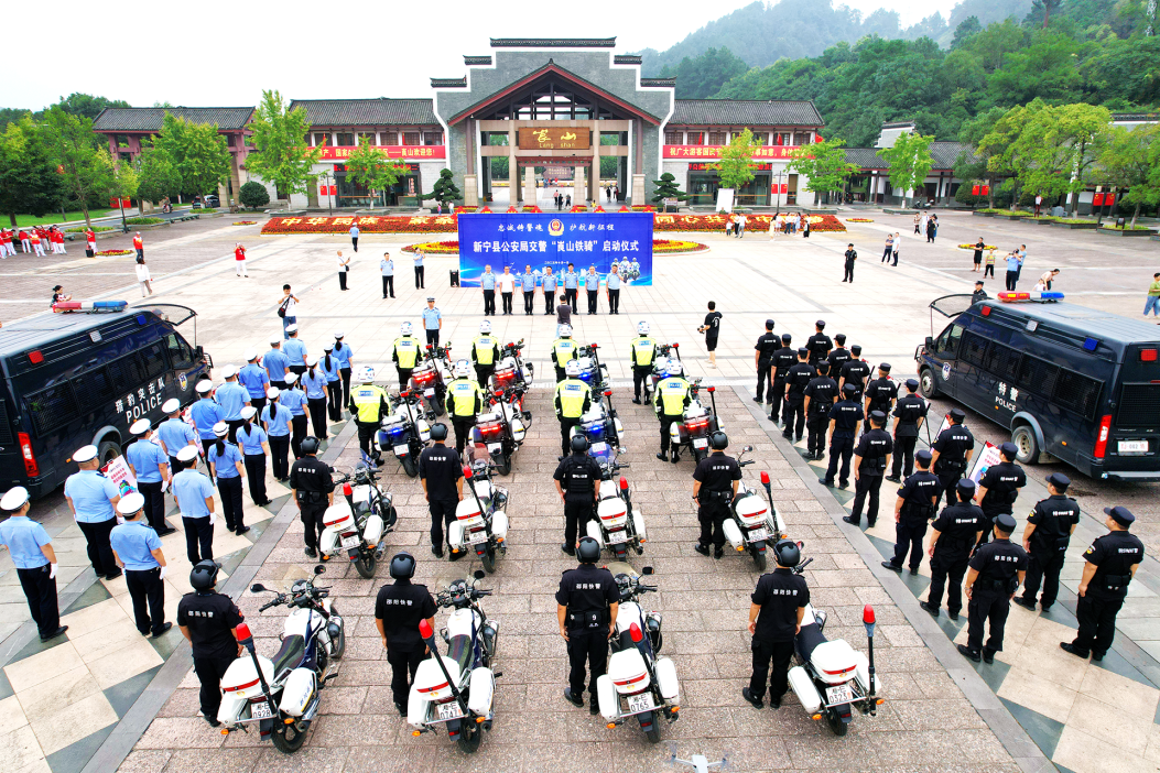 “崀山铁骑”震撼亮相！湖南新宁公安举行交警铁骑警务启动仪式(组图)