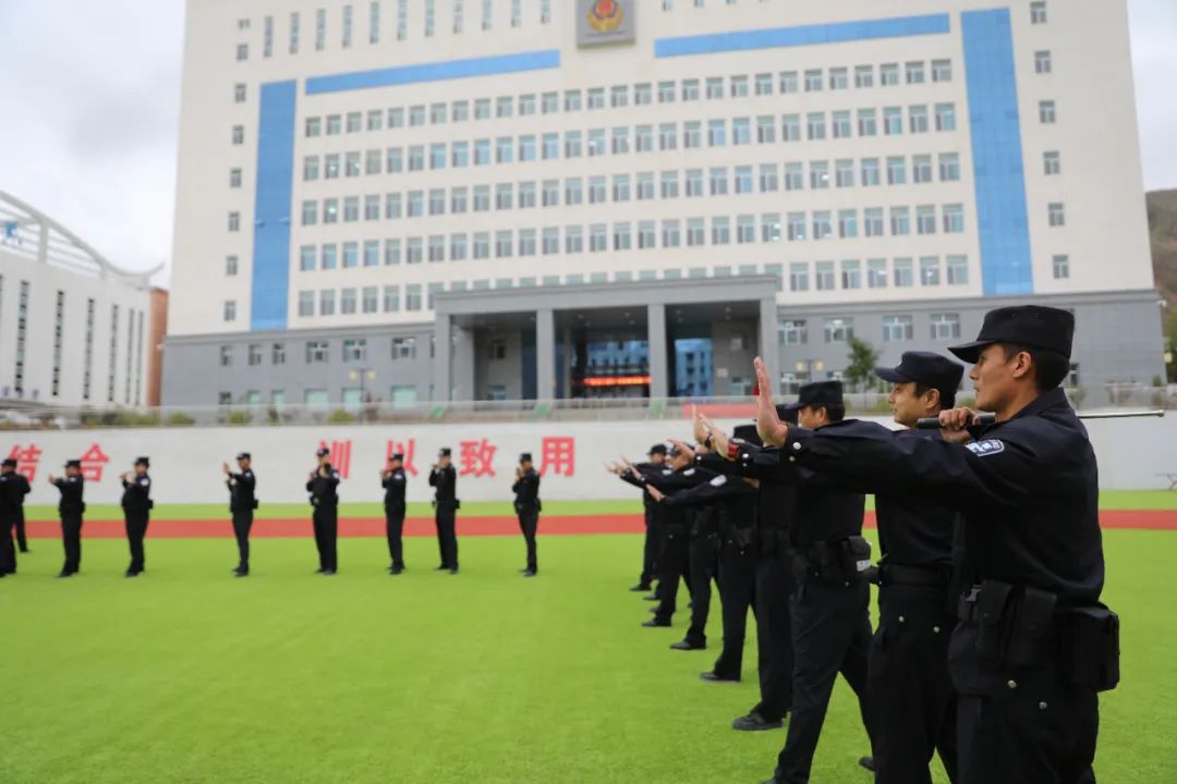青海省黄南州公安局组织开展警务实战技能训练(组图)