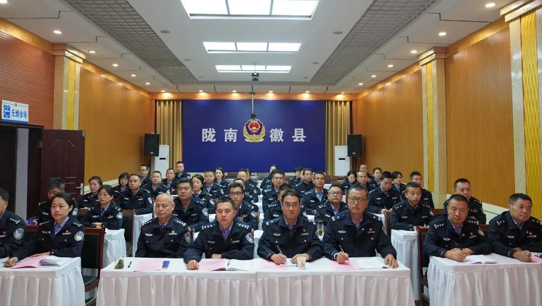 甘肃徽县警察协会揭牌成立(组图)